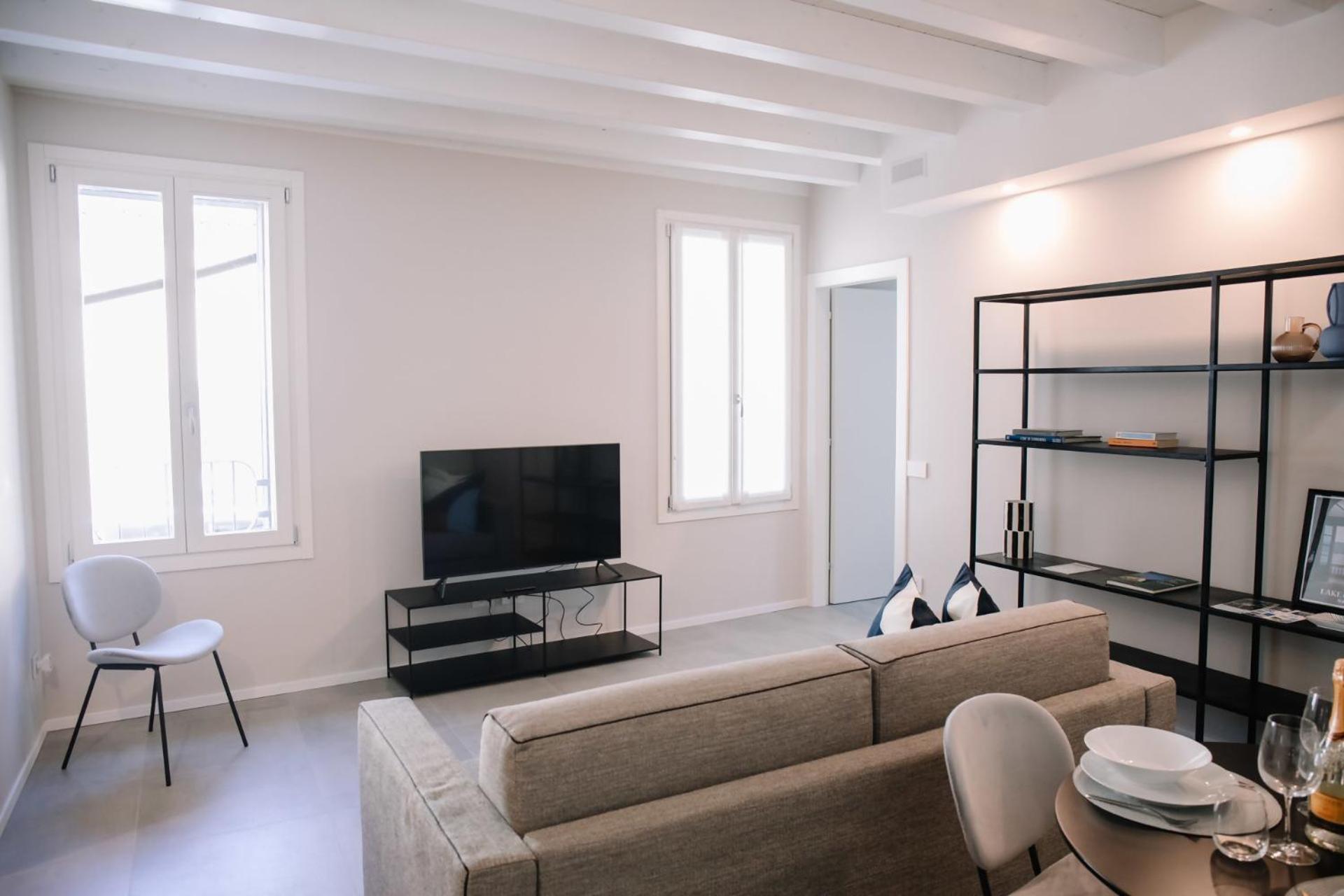 Elegant Beige Apartment - 5 Minutes From The Lake 科莫 外观 照片