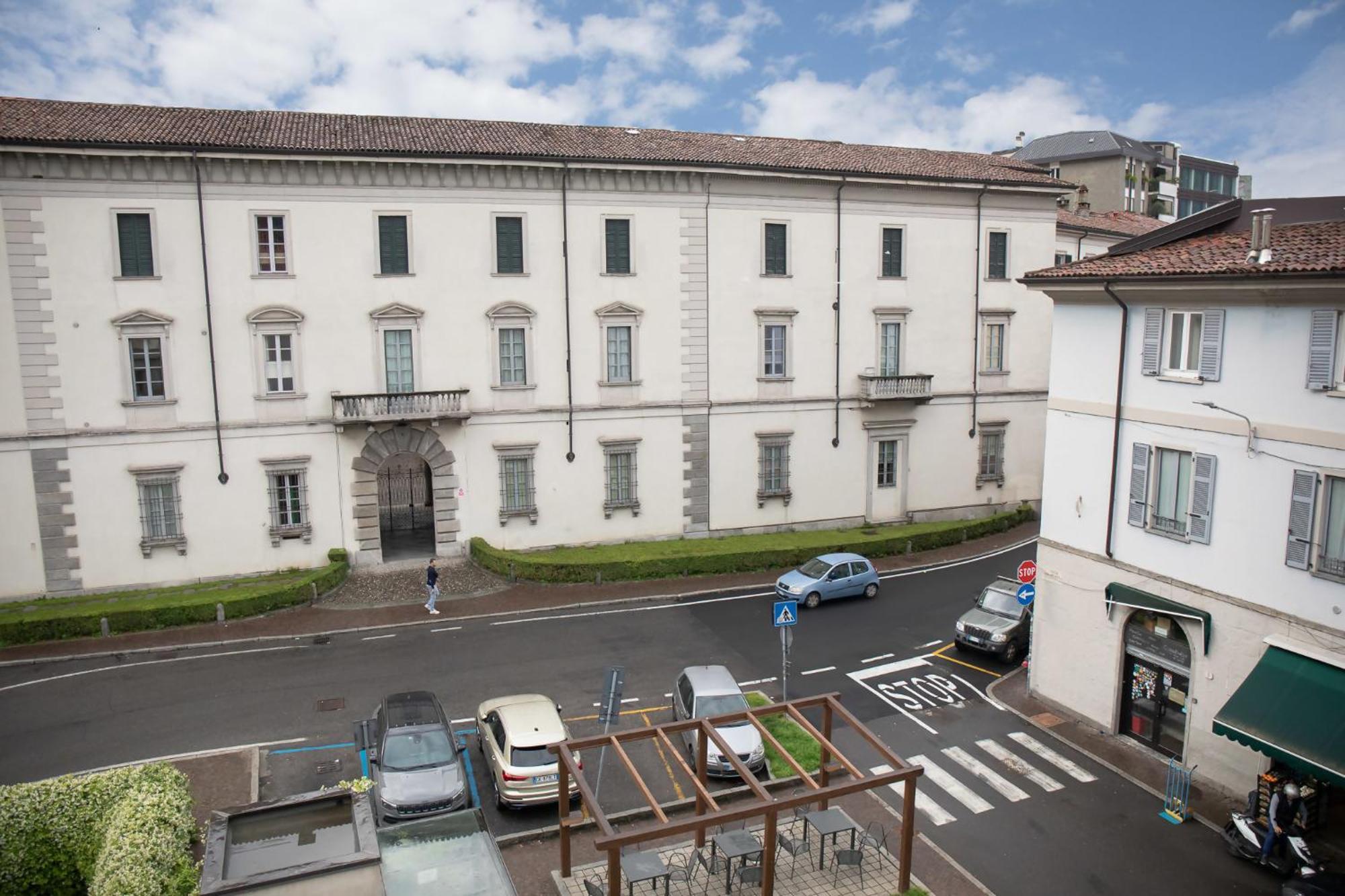 Elegant Beige Apartment - 5 Minutes From The Lake 科莫 外观 照片