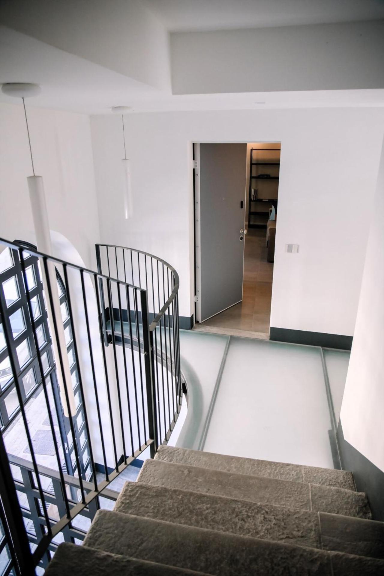 Elegant Beige Apartment - 5 Minutes From The Lake 科莫 外观 照片