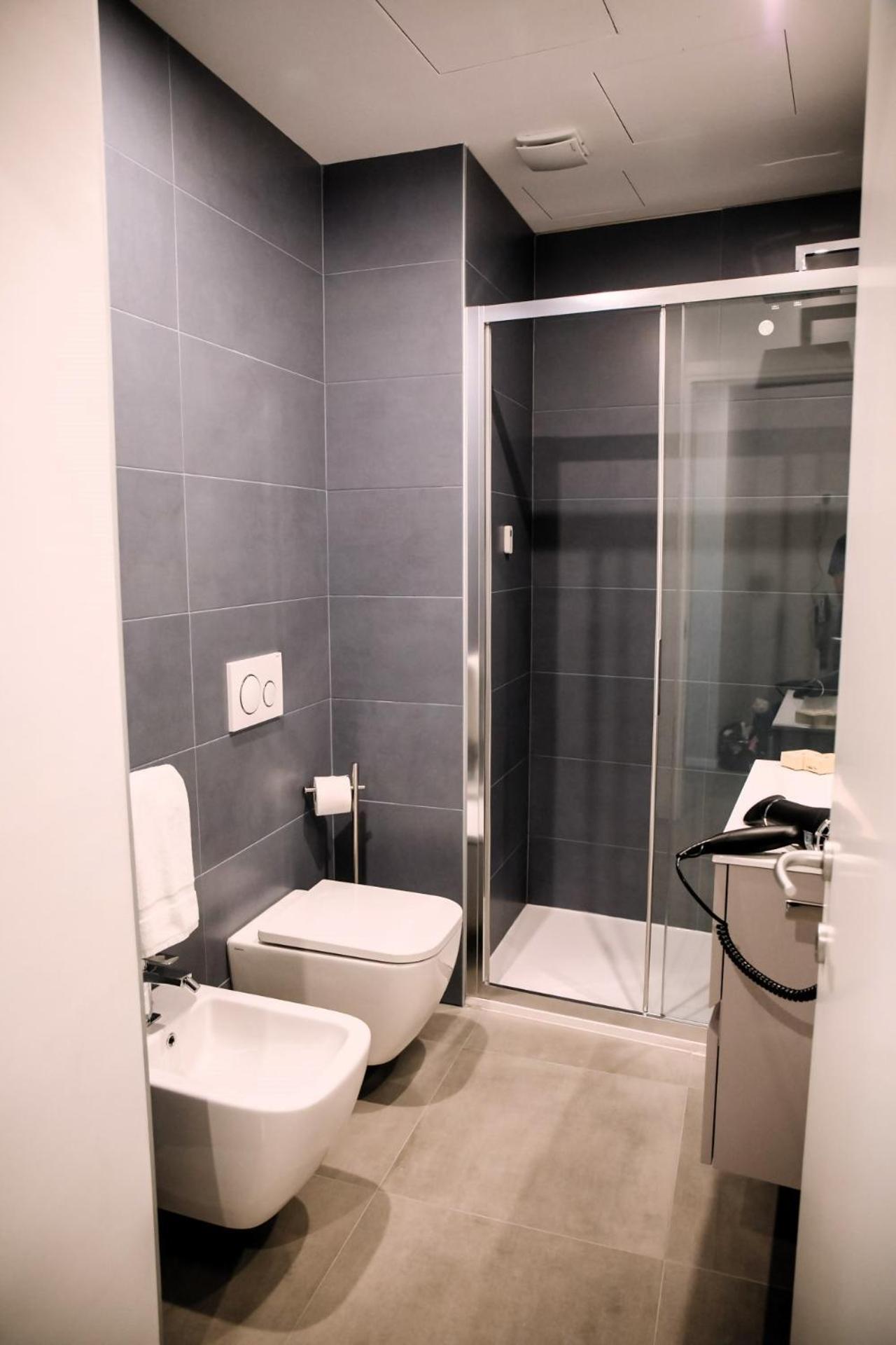Elegant Beige Apartment - 5 Minutes From The Lake 科莫 外观 照片